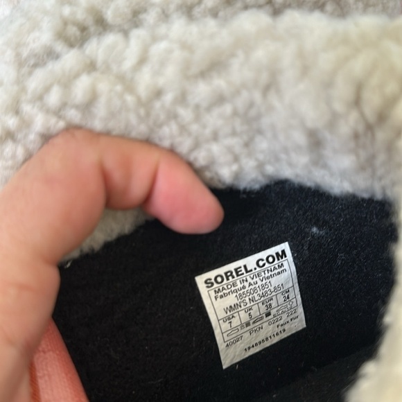 SOREL Winter Carnival Waterproof Boot (Women)
PARADOX PINK/ ABYSS, Size 7 M NWT - Picture 4 of 6